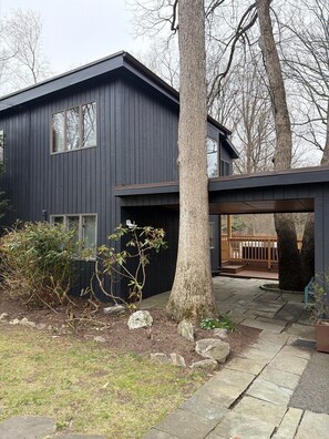 Exterior - Entire House on Scenic Estate with Private Pond in Exclusive Neighborhood (Norwalk)