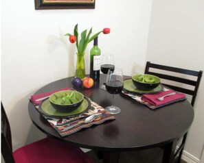 Dining - Heron's Perch Efficiency Studio (Port Townsend)