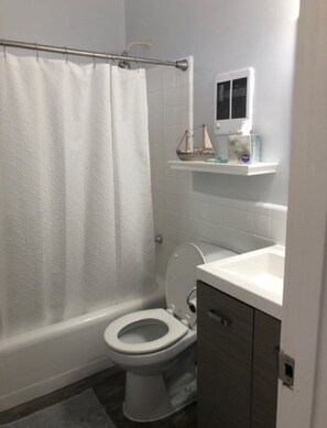 Combined shower/bathtub, hair dryer, towels, soap