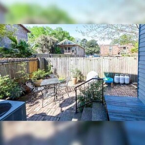 Outdoor dining - Spanish-Town Duplex - Downtown/Baton Rouge, LA (Baton Rouge)