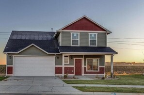 Exterior - Beautiful Family Home (Williston)