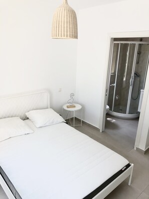 2 soverom og strykejern/-brett