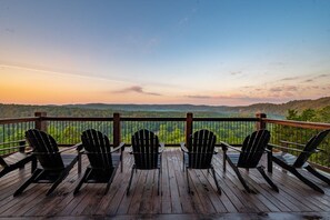 Terrace/patio - Breathtaking views, rare find! (Broken Bow)