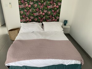 4 habitaciones, tabla de planchar con plancha, wifi y ropa de cama 