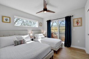 8 quartos, ferros/tábuas de passar roupa, acesso à internet