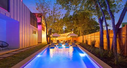 Modern + Lavish Palms Manor | East ATX, Min to DT