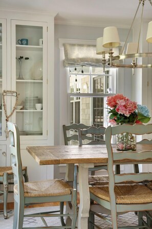 Dining - Luxurious Home By The Beach - a true coastal home in the heart of Kennebunkport (Kennebunkport)