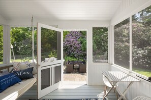 Terrace/patio - Luxurious Home By The Beach - a true coastal home in the heart of Kennebunkport (Kennebunkport)