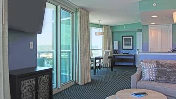 Condo, 2 Bedrooms | Living room