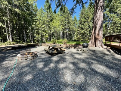 Lake Cushman Cabin with Private Access to Lake & Park 