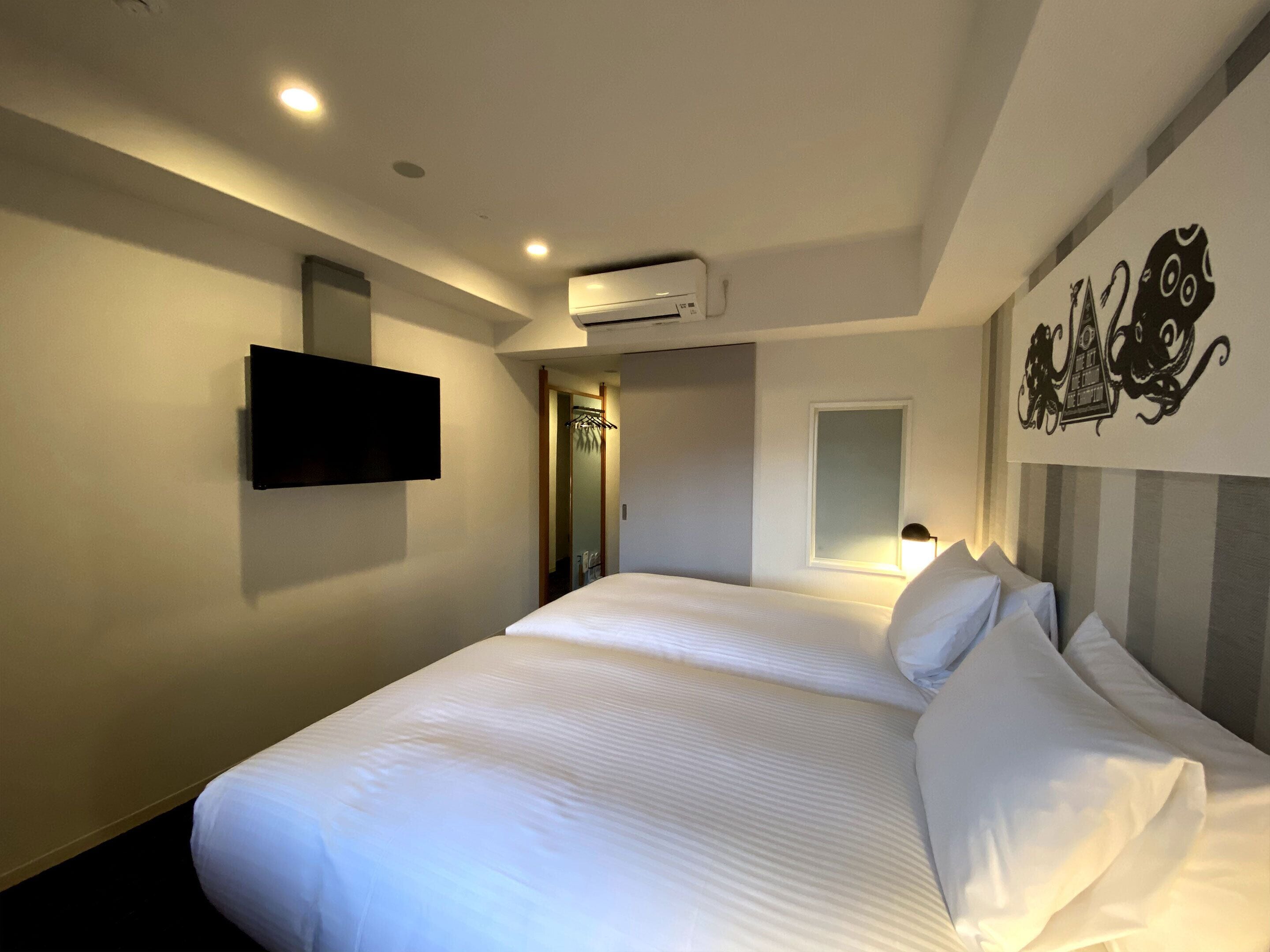 twin room, non smoking | 1 bedroom, minibar, in-room safe, desk