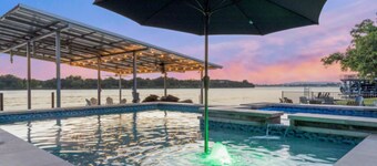 Perfect Lakehouse,open water, sunset,new dock.Kayaks.NEW POOL & HOT TUB! 
