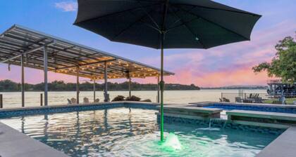Perfect Lakehouse,open water, sunset,new dock.Kayaks.NEW POOL & HOT TUB!