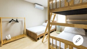 WiFi (free), bed sheets - Guesthouse Julien (Seoul)