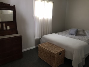 Room - Heron's Cove Guesthouse: Peaceful Retreat for Hikes, Antiquing, and Adventures (Stockton Springs)