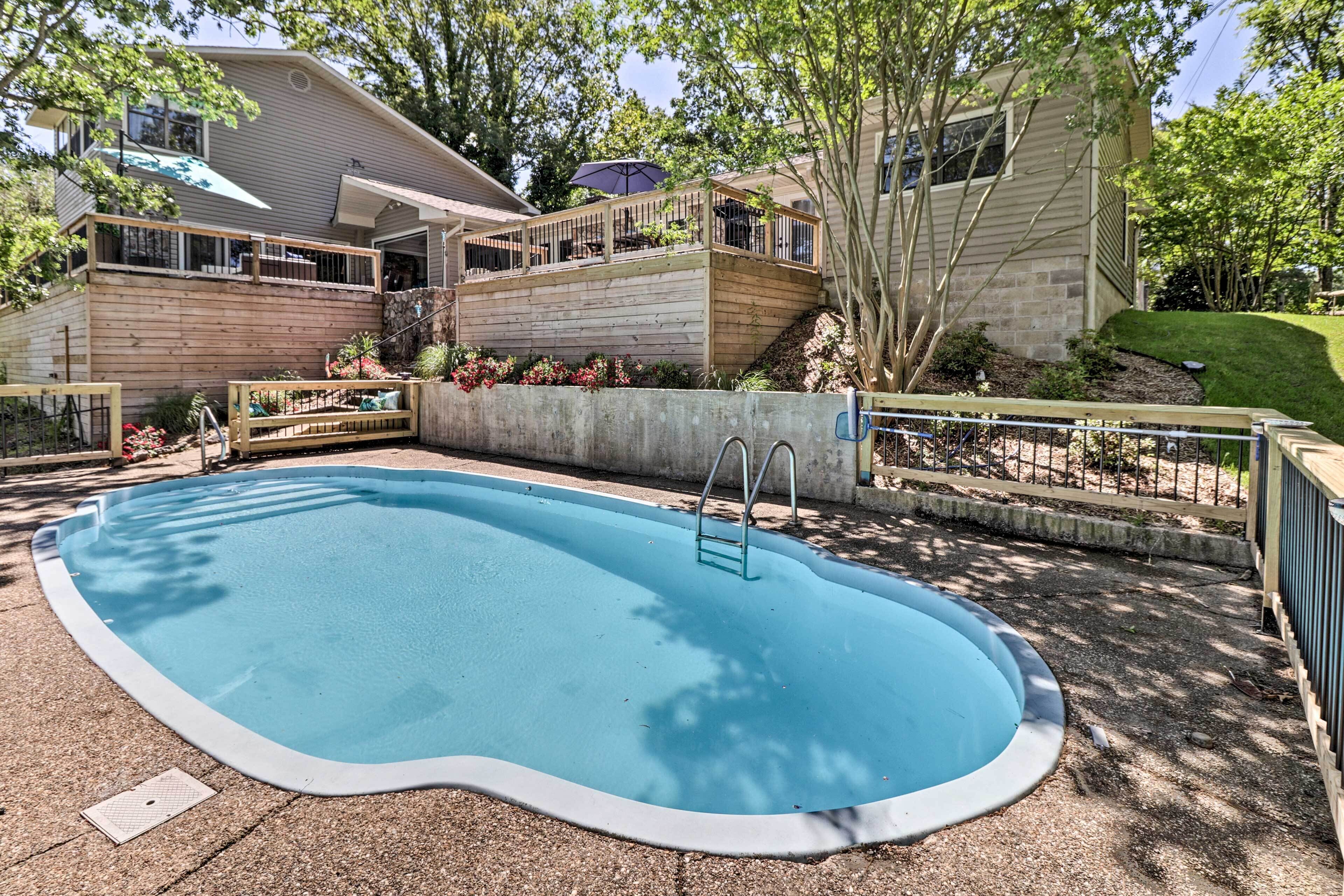 Luxury Hot Springs Oasis on Lake w/ Private Dock!