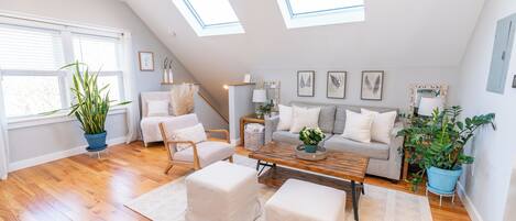 Smart TV, Netflix, Hulu, streaming services