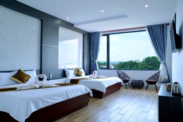 Deluxe Quadruple Room | Minibar, in-room safe, desk, blackout drapes