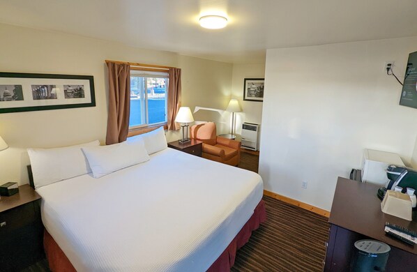Superior Room, 1 King Bed | Premium bedding, pillow-top beds, iron/ironing board, free WiFi