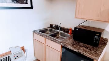 Deluxe Double Room, 2 Double Beds | Private kitchenette | Mini-fridge, microwave, coffee/tea maker