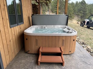 Outdoor spa tub - Custer Area Retreat on 40 Acres: Hot Tub, Fire Pit, Trails & Views (Custer)