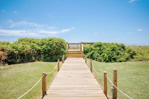 Property grounds - Southern Beauty: Oceanfront Condo with Community Pool (Caswell Beach)