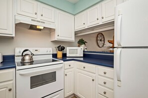 Dishwasher, coffee/tea maker, cookware/dishes/utensils, ice maker