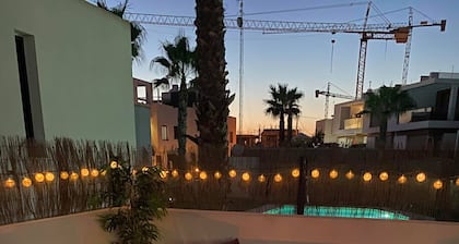 New Villa in Villamartin with 4 bedrooms and 3 bathrooms for rent!