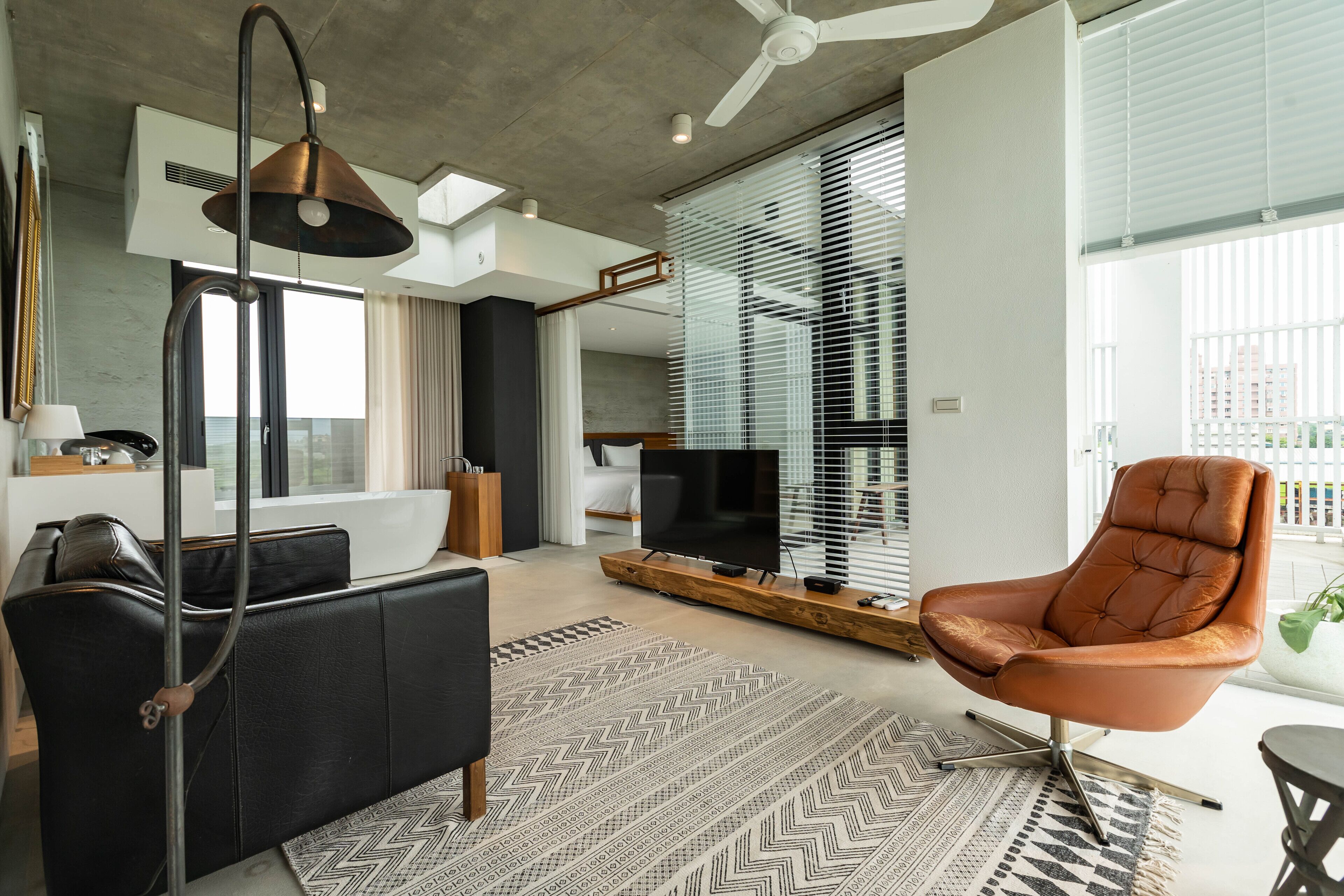 Kamar Double (302) | Dilengkapi dengan perabotan berbeda-beda, Wi-Fi gratis, dan seprai linen