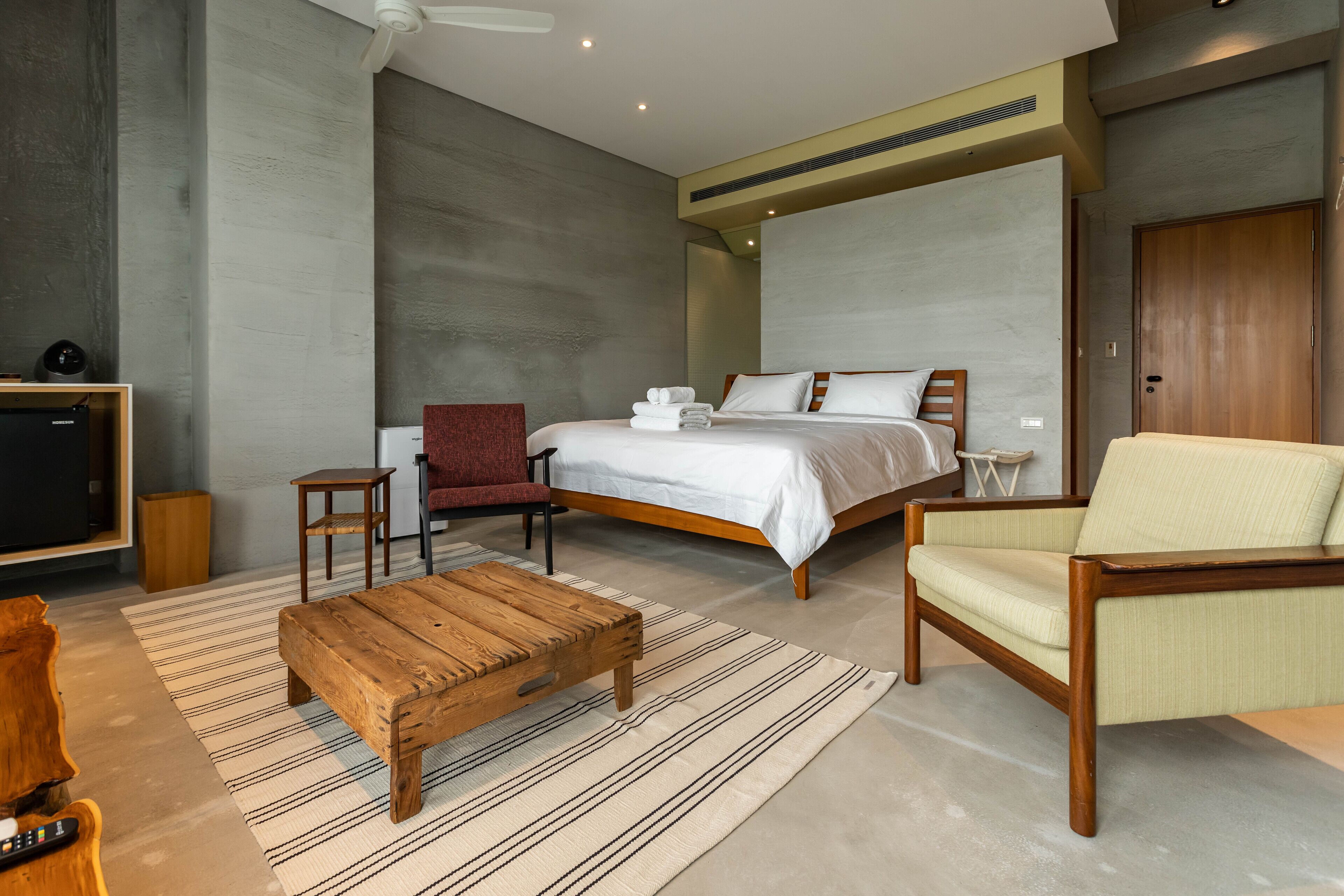 Double Room (101) | Individually furnished, free WiFi, bed sheets