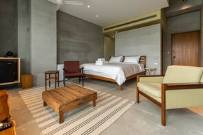 Double Room (101) | Individually furnished, free WiFi, bed sheets - Life in Nature B&B (Wujie)