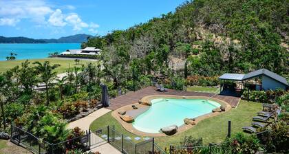 Frangipani Lodge 002, Beachfront Apartment on Hamilton Island