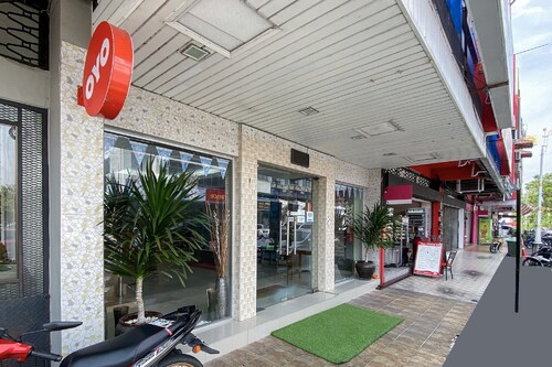 Super OYO 90039 Coop Hotel Kangar