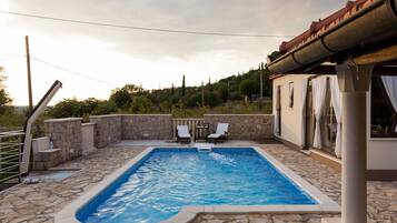 House (Holiday Home with Swimming Pool) | Pool | Outdoor pool