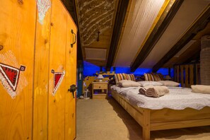 Casa (Holiday Home with Swimming Pool) | Sala de estar | TV 25 polegadas com canais digitais