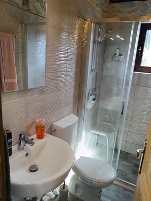 Classic House | Bilik Mandi | Pancuran mandi, tuala disediakan