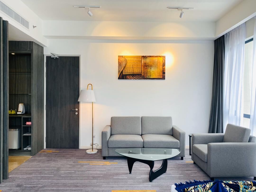 Executive Premier Suite - Leisure Only | Oleskelualue | 32–tuumainen LCD-televisio, jossa kaapelikanavat