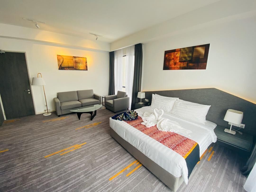 Minibar (inkludert), safe på rommet og skrivebord