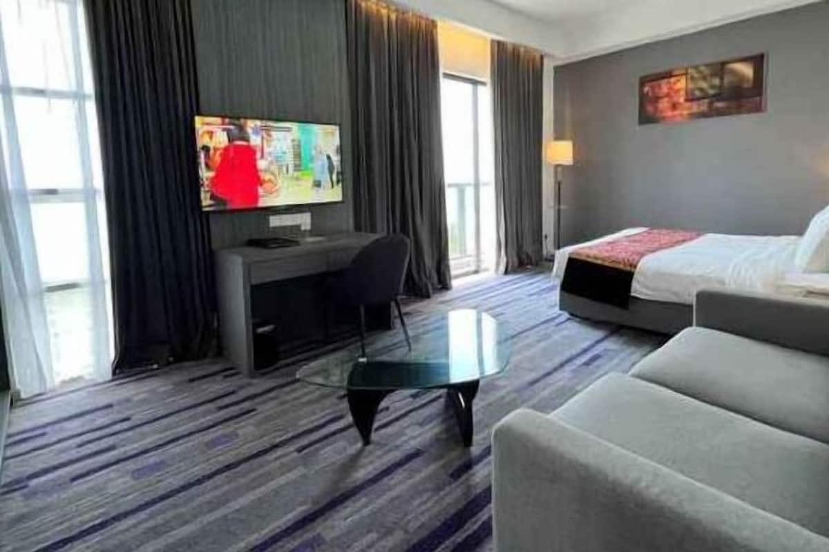 1 bedroom, free minibar, in-room safe, desk