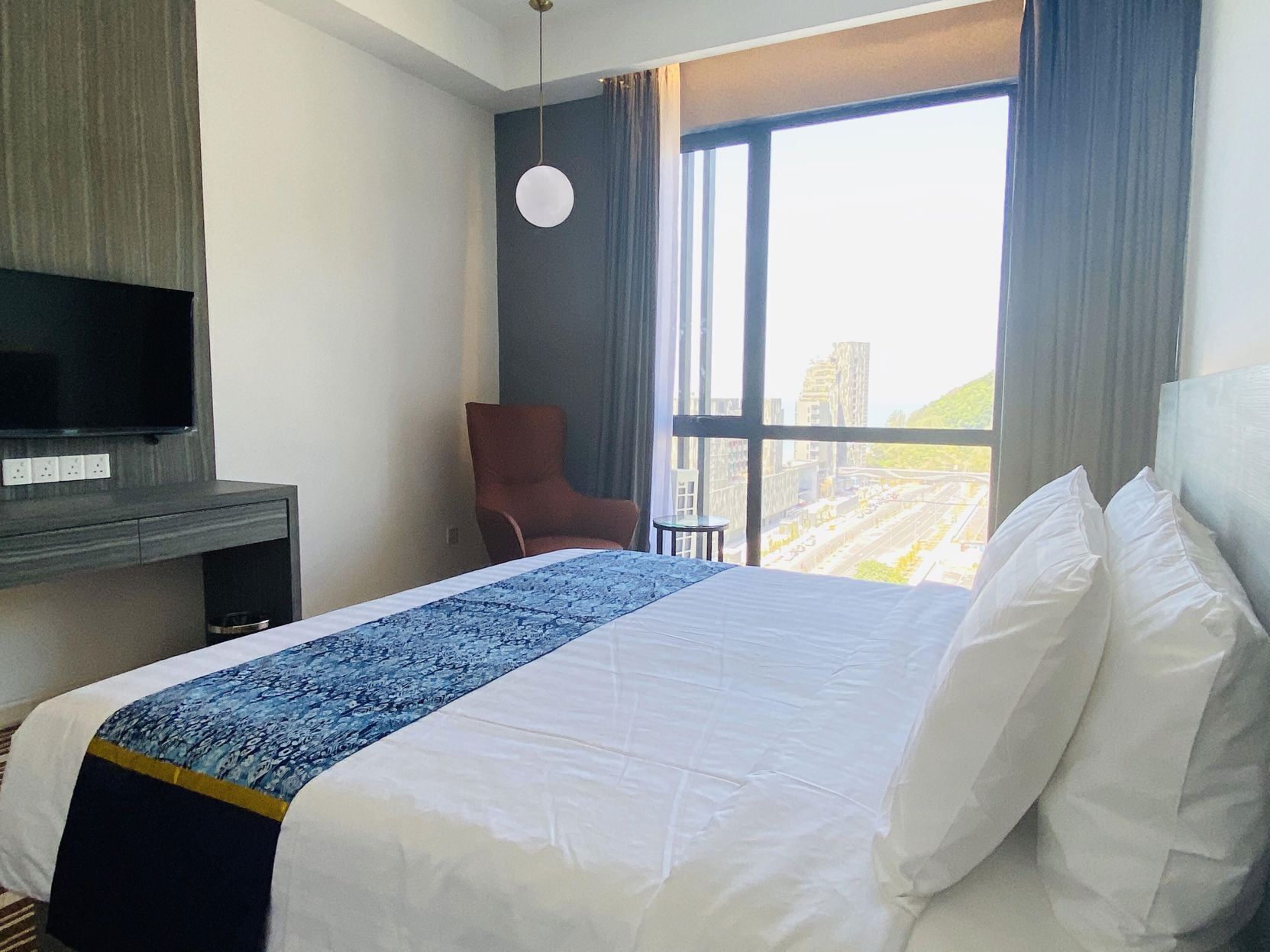 Free minibar, in-room safe, desk, laptop workspace