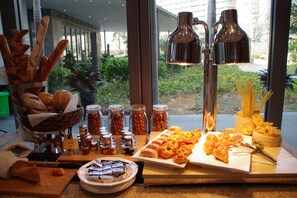 Dining - Hainan Greentown Blue Bay Resort， (Lingshui)