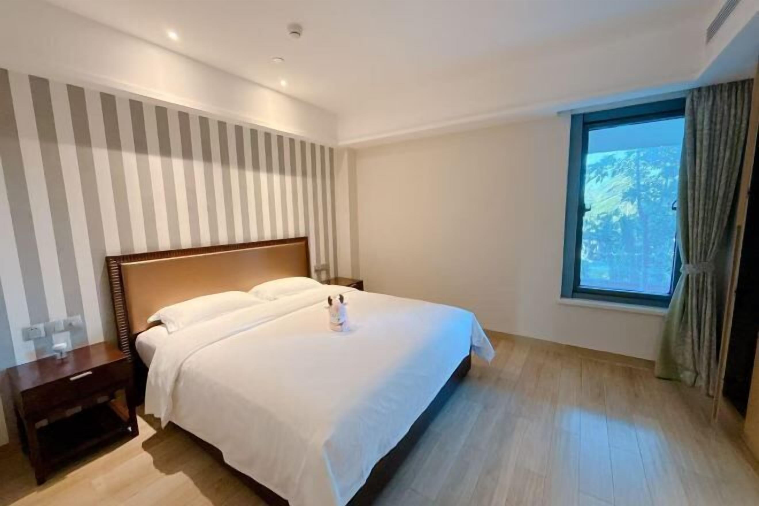 Pimennysverhot, silitysrauta/-lauta, ilmainen Wi-Fi, vuodevaatteet