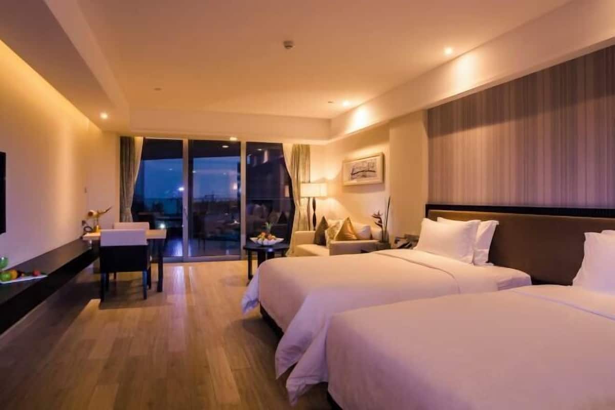 Blackout drapes, iron/ironing board, free WiFi, bed sheets
