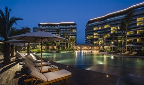 季节性开放的室外游泳池