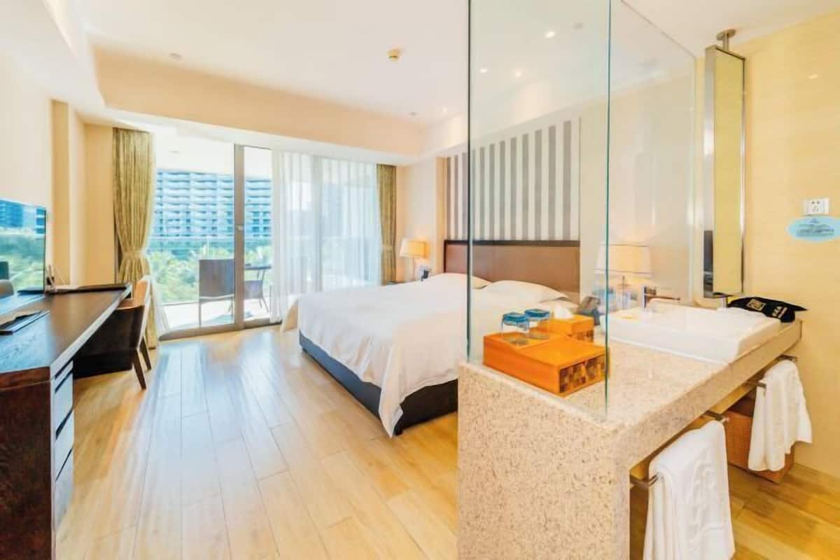 Blackout drapes, iron/ironing board, free WiFi, bed sheets