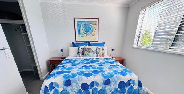 3 bedrooms, desk, iron/ironing board, travel crib