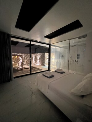 4 bedrooms, in-room safe, iron/ironing board, free WiFi
