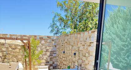 Olivujoj - Private Pool Villa with Detached Pool House & BBQ in Athenian Riviera
