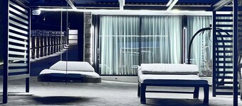 Olivujoj Villajoj -Deluxe Villa with Detached Pool House in the Athenian Riviera