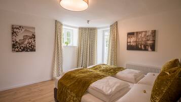 2 bedrooms, desk, soundproofing, iron/ironing board